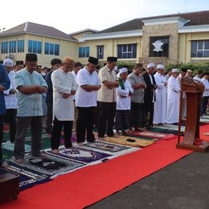 Kapolresta Tangerang Sambut Hari Raya dengan Sholat Idul Fitri dan Halal Bi Halal di Halaman Mapolresta Tangerang   