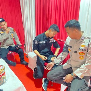 Pastikan Kesehatan Anggota, Polresta Tangerang Terjunkan Tim Dokkes Cek Personil Pos Pengamanan