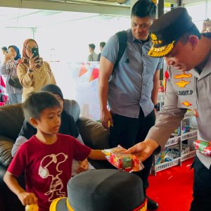 Tinjau Rest Area KM 456, Kapolri Instruksikan Jajaran Maksimal Beri Pelayanan dan Atur Lalin Arus Balik   
