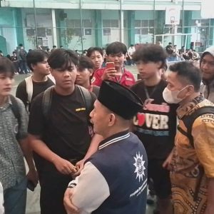 Miris !!! Puluhan Murid Geruduk SMP Muhammadiyah 4 Cipondoh