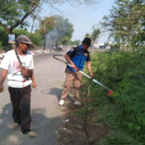 Pemdes Tanjakan Mekar Menggelar Kerja Bhakti Supaya Lingkungannya Bersih Dan Sehat