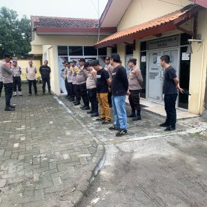 Kapolsek Kronjo Polresta Tangerang Pimpin Apel Pagi, Tekankan Disiplin dan Pelayanan Prima kepada Masyarakat   