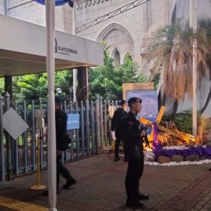 Polisi Amankan Ibadah Paskah di Gereja Katedral Jakarta