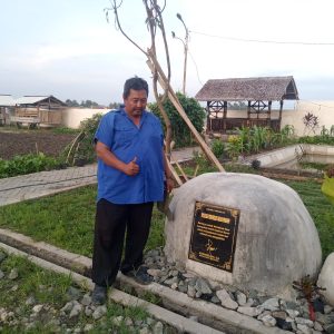 Kades Sangiang Dan Sekaligus Ketua APDESI Kecamatan Sepatan Timur , Komarullah S.H :” Menyukai Dunia Pertanian “