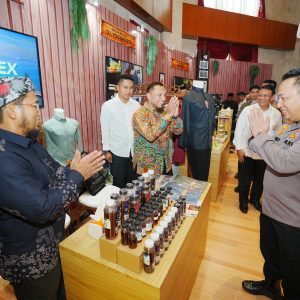 Buka Rakernis Densus 88, Kapolri Kunjungi Stan Usaha Eks Narapidana Teroris    