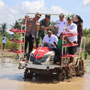 Kapolresta Tangerang Dampingi Kapolda Banten dalam Vidcon Gerakan Tanam Padi Serentak Bersama Presiden RI