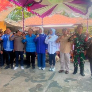 Anggota Dewan RI Komisi I Dari Fraksi PAN Okta Kumala Dewi S.E , M.AK , Meberikan Bantuan 5 Unit Traktor Untuk Peningkatan Pertahanan Swasembada Pangan , Didesa Kemiri   