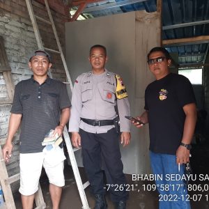 Anggota Polres Wonosobo Renovasi 3 Warga Tak Layak Huni di Desa Wonosobo   