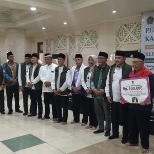 Soma Atmaja Sekertaris Daerah (Sekda), Kabupaten Tangerang Melepas keberangkatan Calon Jamaah Haji Menuju Pondok Gede