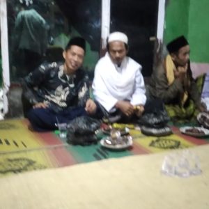 Mantan Kades Palasari, Dede, S.Pd, Melakukan Takziah Serta Tahlil dan Doa untuk Almarhumah Hj Minong   