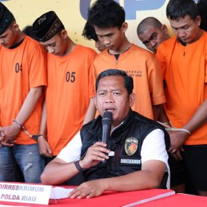 POLDA RIAU KONFERENSI PERS PENGUNGKAPAN KASUS PREMANISME/KEJAHATAN JALANAN HASIL OPERASI PEKAT LANCANG KUNING 2025