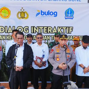 Kapolri-Mentan Tinjau Gudang Bulog Tanete, Cek Kesiapan Tampung dan Jaga Kualitas Pangan