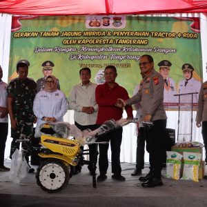 Kapolresta Tangerang Dukung Ketahanan Pangan Lewat Penanaman Jagung Program P2L di Sukamulya