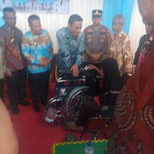 Wakil Bupati Tanggamus, Agus Suranto Hadiri Acara Penyerahan Alat Kesehata Dan Donor Darah di Kecamatan Negeri Simoang   