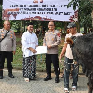 Polresta Tangerang Gelar Pendistribusian Hewan Qurban, Wujud Kepedulian Polri kepada Masyarakat di Hari Raya Idul Adha 1446 H   