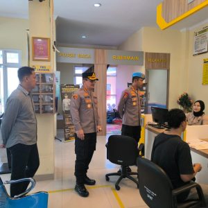 Bidpropam Polda Banten Tinjau SPKT dan Satpas Polresta Tangerang, Pastikan Pelayanan Prima untuk Masyarakat   