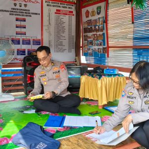 Tim Penilai Lomba Satkamling Polda Sulsel Tinjau Pos Keamanan Dusun Gentung, Pangkep