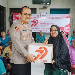 Polresta Tangerang Salurkan Bansos Sembako di Pondok Lansia dalam Rangka HUT Bhayangkara ke-79   
