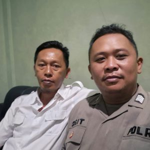 Bhabinkamtibmas Desa Waliwis Sambangi Warga dan Sosialisasikan Layanan 110   