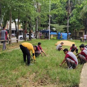 Polres Pangkep Gelar Jum’at Bersih Di Lapangan  Citra Mas Dalam Rangka Hari Bhayangkara Ke – 79