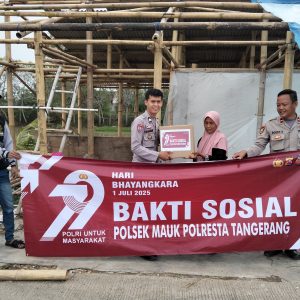 Jelang Hari Bhayangkara, Polsek Mauk Bagi Bagikan Baksos di Desa Mauk Barat