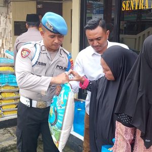 Hari Bhayangkara Ke 79, Polsek Rajeg Polresta Tangerang Salurkan Bantuan Sosial berupa sembako kepada Lansia dan Ibu-ibu