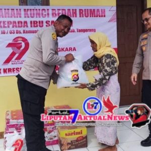 Kapolsek Kresek Dampingi Kapolresta Tangerang Serahkan Kunci Rumah Hasil Program Bedah Rumah
