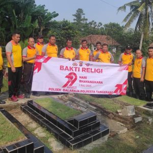 Bakti Religi Polsek Balaraja di TPU Dalam Menyambut HUT ke-79 Bhayangkara    