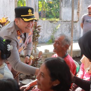 Sambut Hari Bhayangkara ke -79 Polres Blitar Salurkan Bantuan Sosial Warga Kampung Baru