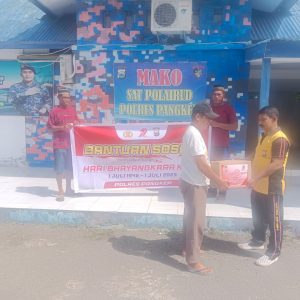 Giat Bantuan Sosial Sat Polairud Polres Pangkep Dalam Rangka Hari Bhayangkara Ke-79 Tahun 2025