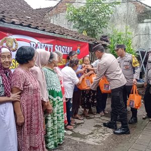 Polresta Banyuwangi Salurkan 1.500 Paket Sembako Jelang Hari Bhayangkara ke-79