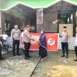 Polsek Bungoro Salurkan Bantuan Sembako Untuk Warga Kurang Mampu Dalam Rangka Hari Bhayangkara Ke-79