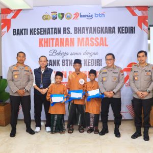 Kolaborasi Polres Kediri Kota Bersama RS Bhayangkara dan BTN Gelar Khitanan Gratis di Hari Bhayangkara ke 79