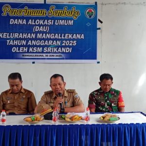 Kelompok Swadaya Masyarakat (KSM) Sri Kandi Kelurahan Mangallekana Menyerahan Paket Sembako