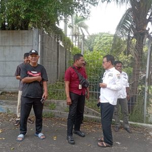 Pembongkaran Jembatan Di Jalan Kawasan Industri CNI Oleh Pemerintah Desa Pasir Jaya Mengatasi Saluran Air Supaya Tidak Tersendat   