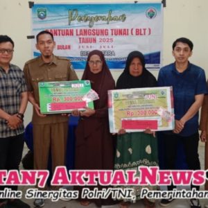 Pemdes Batara Menyerahkan Bantuan Langsung Tunai (BLT) Dan Insentif