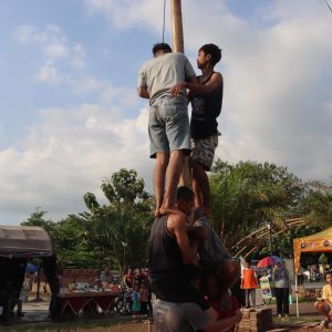 Meriahkan Hari Bhayangkara ke-79, Polresta Tangerang Gelar Lomba Panjat Pinang di Alun-Alun Tigaraksa   