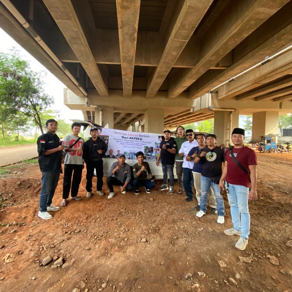 Pembagian Jum’at Berkah AKPERSI DPD Banten dihadiri oleh Ketua AKPERSI DPC Kabupaten   