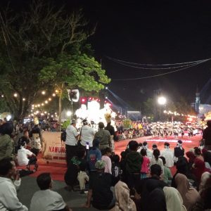 Festival Ronthek Pacitan 2025: Suara Bambu yang Menggema Hingga Panggung Nusantara, Sejumlah Ribuan Penonton Tumplek Blek Padati di Jantung Kota