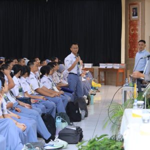 Beri Materi di MPLS SMA Labschool, Kadiv Humas Berikan Motivasi Hadapi Bonus Demografi