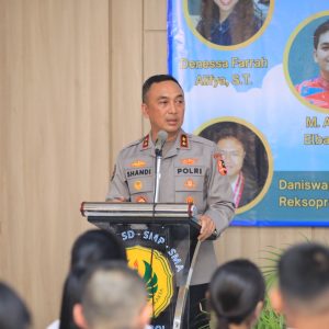 Kadiv Humas kepada Siswa Labschool: Harus Bekerja Keras, Cerdas, Tuntas, dan Ikhlas