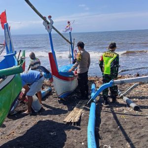 Polresta Banyuwangi Intensifkan Patroli Pesisir, Dukung Pencarian Korban KMP Tunu Pratama Jaya