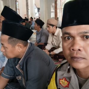 Jalin Silaturahmi, Bhabinkamtibmas Desa Pasir Jaya Laksanakan Jumat Keliling di Masjid Nurul Falah