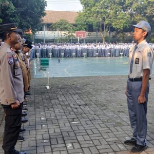 Polisi Menjadi Pembina Upacara di SMAN 4 Tangerang, Mengajak Siswa Menjauhi Tawuran dan Narkoba