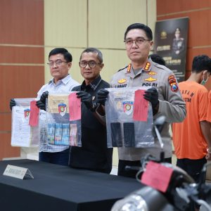 Polda Jatim Amankan Dua Oknum Aktivis Mahasiswa Terduga Pelaku Pemerasan Kadisdik