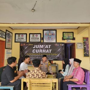 Polsek Panongan Mengadakan Jum’at Curhat di Balai Desa Mekar Jaya   