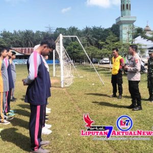 Kapolsek Labakkang Beri Arahan Kepada Siswa Siswi Yang Bertugas Sebagai Paskib Tingkat Kecamatan Labakkang