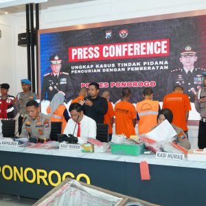 Polres Ponorogo Berhasil Ungkap Pencurian Modus Pecah Kaca Mobil Tersangka Ditangkap di Batam