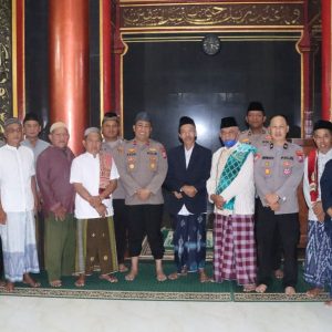 Subuh Berjamaah, Polres Nganjuk Gandeng Masyarakat Perkuat Kamtibmas Sukomoro