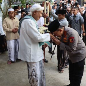 Silaturahmi ke Ponpes Al-Hamidy Banyuanyar, Kapolri: Tanpa Dukungan Ulama Pekerjaan Kami Sangat Berat